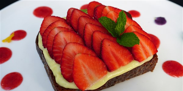 بالكراميل Cream Cheese-Strawberry Brioche