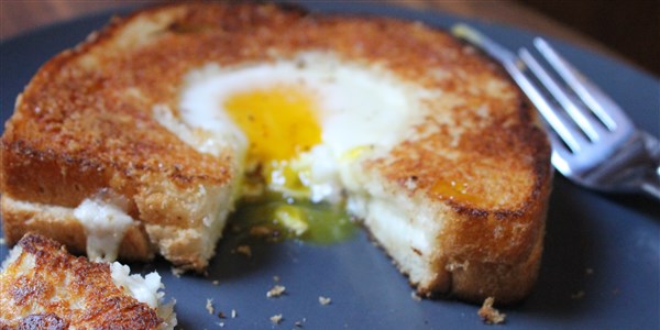 Grilovaný Cheese Egg-in-a-Hole