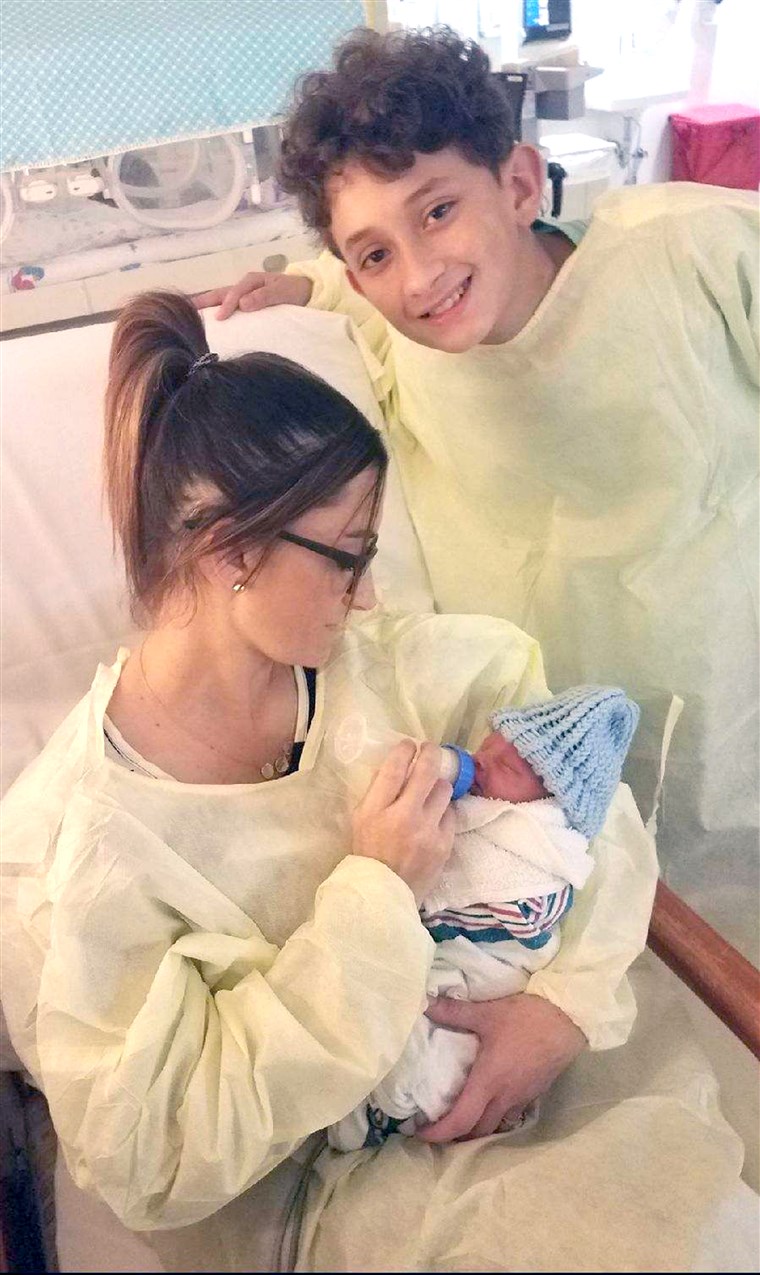 路易斯安那州 boy who delivered his prematurely born baby brother and saved his life (he was in breech position and wasn't breathing when he was first born)