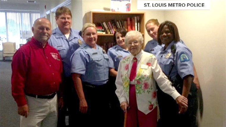 102 Jahre alt lady getting arrested