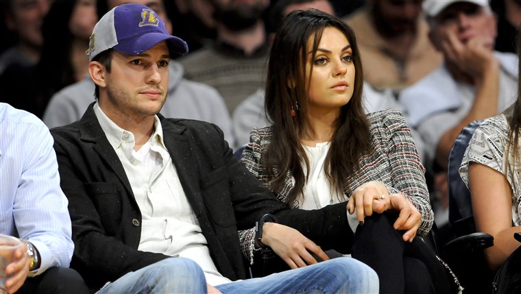 Най- newly engaged actors Ashton Kutcher and Mila Kunis attend an NBA basketball game between theNew Orleans Pelicans and Los Angeles Lakers, Tuesday, ...