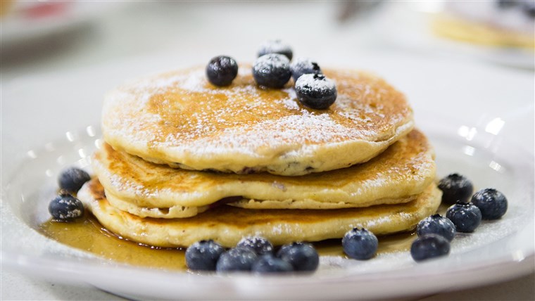هراوة Dec's Lemon blueberry pancakes & strawberry shortcake waffles. TODAY, March 13th 2023.