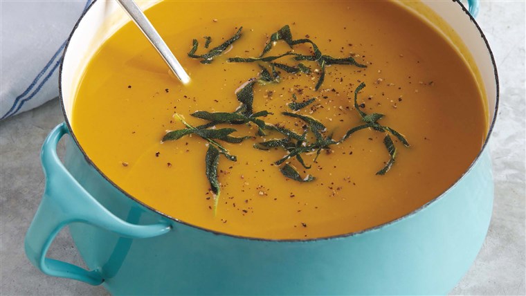 الجوز Squash soup with crispy sage