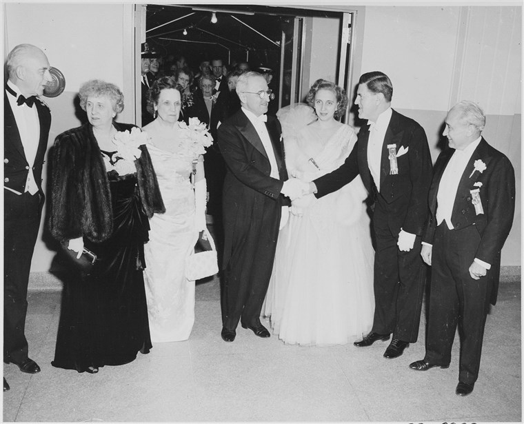 أول lady Bess Truman, far left, celebrates President Truman's inauguration with her daughter and the ball's co-chairs.
