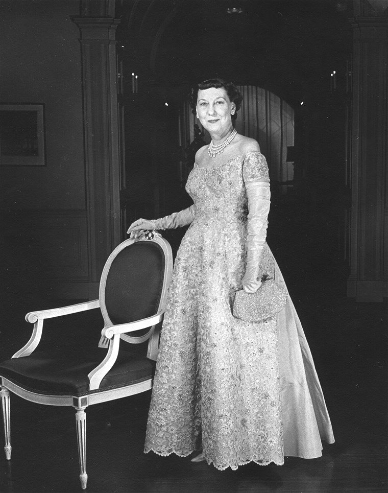 ال First Lady Eisenhower In Her Ball Gown