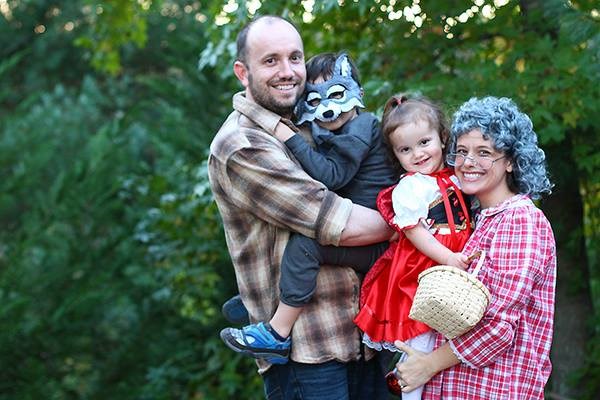 Ein weiterer take on Little Red Riding Hood! Jessica Turner got the whole family involved.