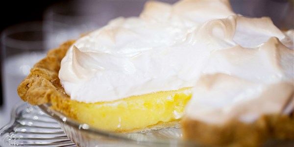 безопасен Extra Lemony Meringue Pie