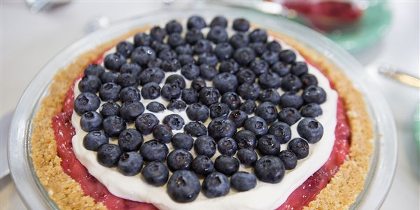أحمر، White and Blueberry Pie