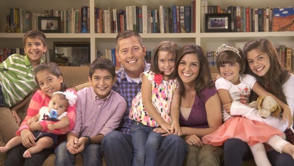 Nichts wrong with a few giggles with your prayer! Rachel Campos-Duffy, husband Sean and their seven (soon to be 8!) children.
