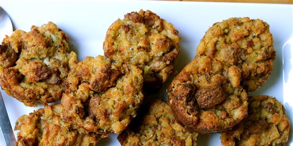 Schnell and easy Thanksgiving sausage stuffing muffins