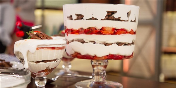 小号'mores Strawberry Shortcake Trifle