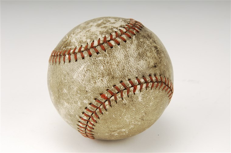 图片： The baseball Babe Ruth hit for his final career big league home run in 1935 is on display at the National Baseball Hall of Fame and Museum in Cooperstown, New York. 