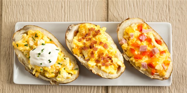 закуска Baked Potato Boats Stuffed with Cheesy Eggs