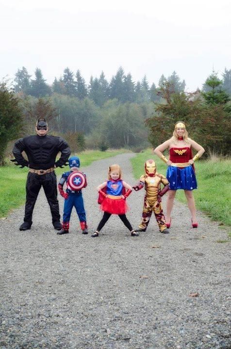 家庭 Halloween Costumes: Superheros