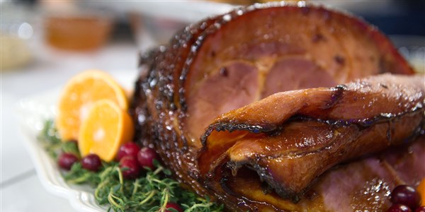 الكولا Ham with Brown Sugar Glaze and Jezebel Sauce