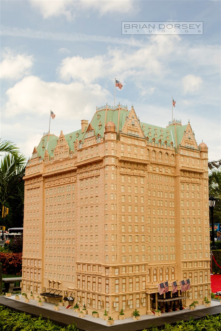 ال Plaza made from gingerbread.