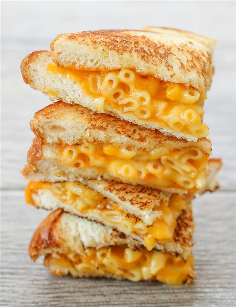 مشوي Macaroni and Cheese Sandwich