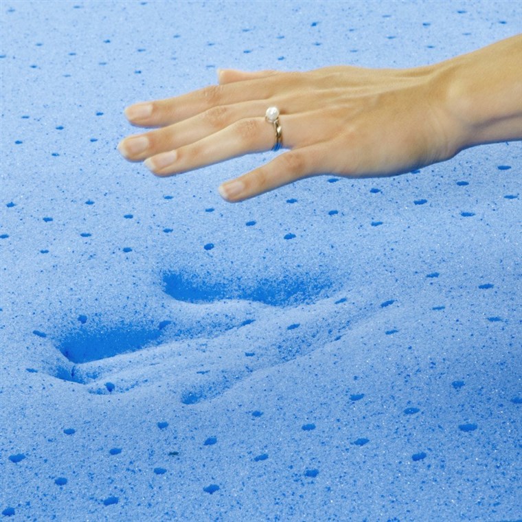 Handabdruck left in a cooling gel memory foam mattress topper