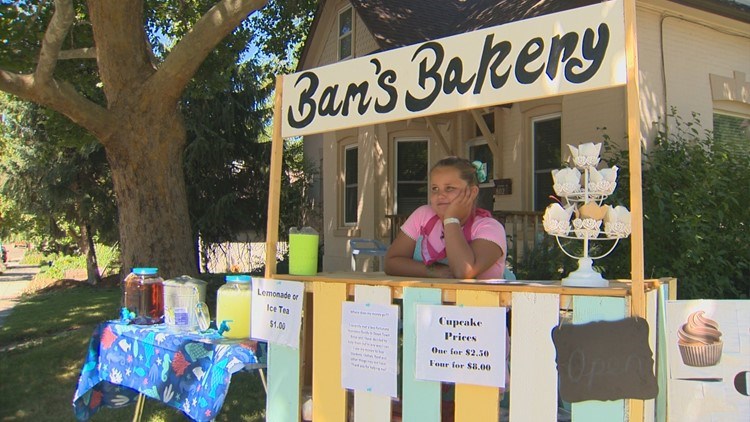 9岁's cupcake stand raises money for homeless