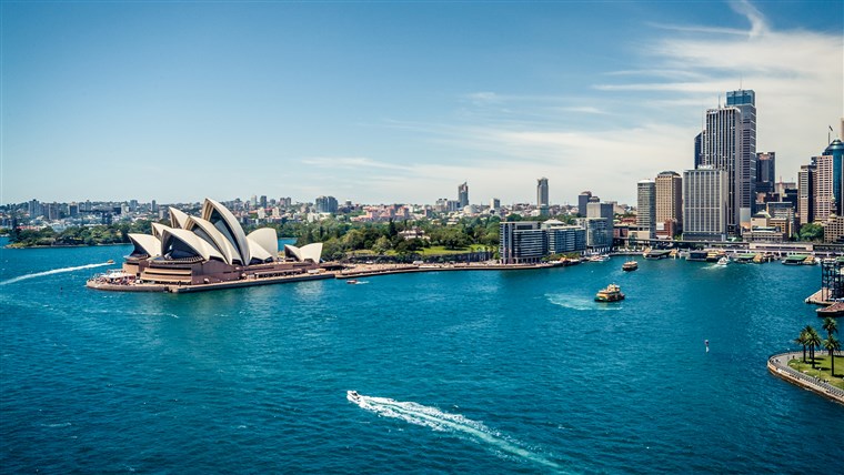 обединен Airlines giving away free tickets to Sydney, Australia