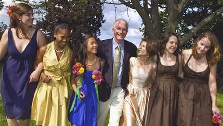 ايمي Dickinson with her family on her wedding day