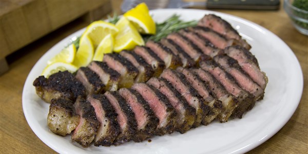 Пипер-Crusted New York Strip Steak
