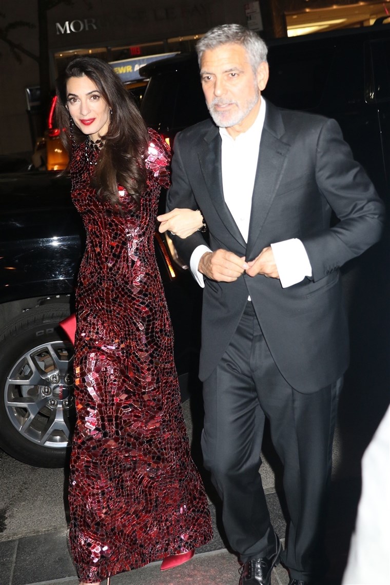 Амал Clooney and George Clooney attend the Heavenly Bodies: Fashion & The Catholic Imagination Costume Institute Gala at The Metropolitan Museum of Art on May 7, 2023 in New York City.