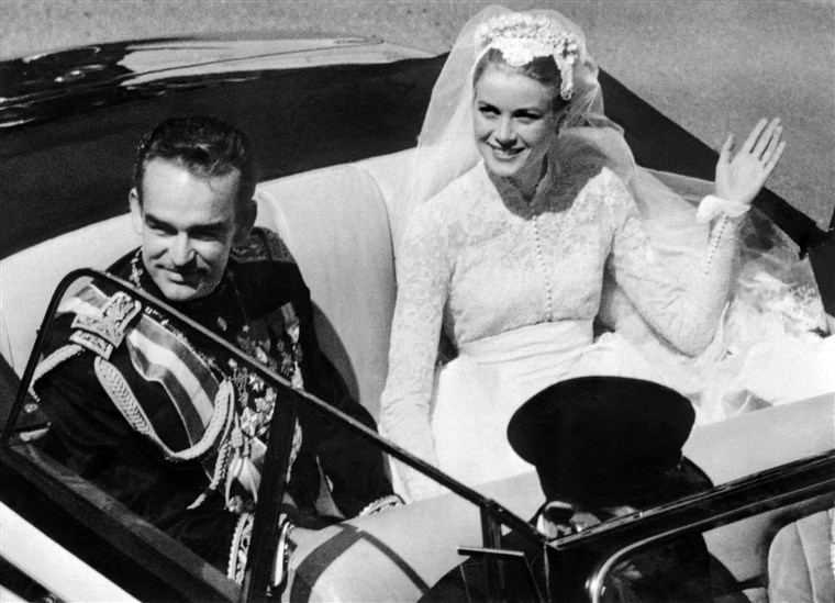Anmut Kelly on her wedding day to Prince Rainier of Monaco.