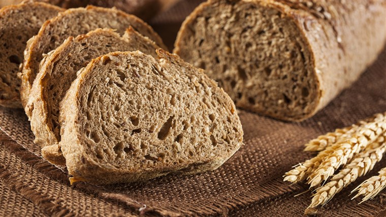 新鲜 Homemade Whole Wheat Bread.