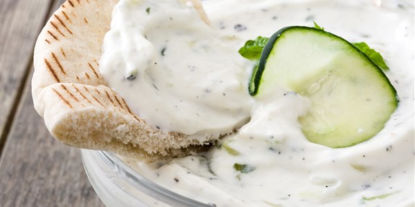 الإغريقي Cucumber Yogurt Dip (Tzatziki)