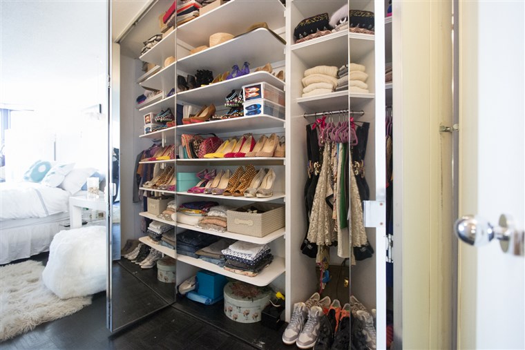 صورة: A wide look at Jill Martin's closet