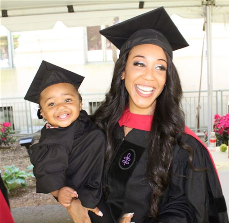 单 mom Briana Williams graduates from Harvard law school