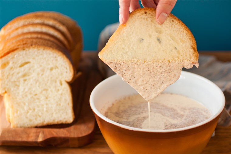 جعل الاخضر French Toast: Dipping the toast