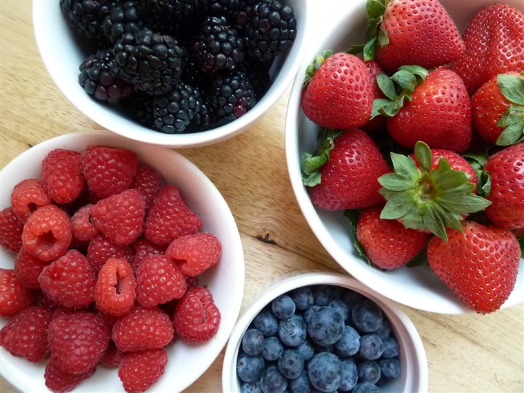 Frisch berries: strawberries, blueberries, raspberries and blackberries