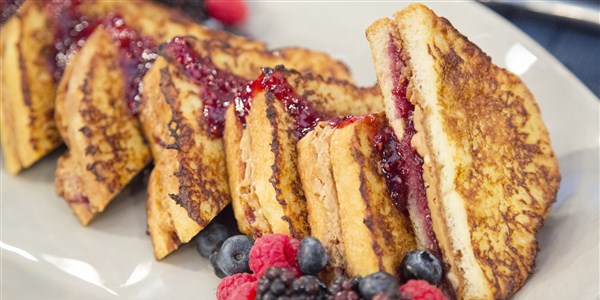 Arašíd Butter and Jelly-Stuffed French Toast Recipe