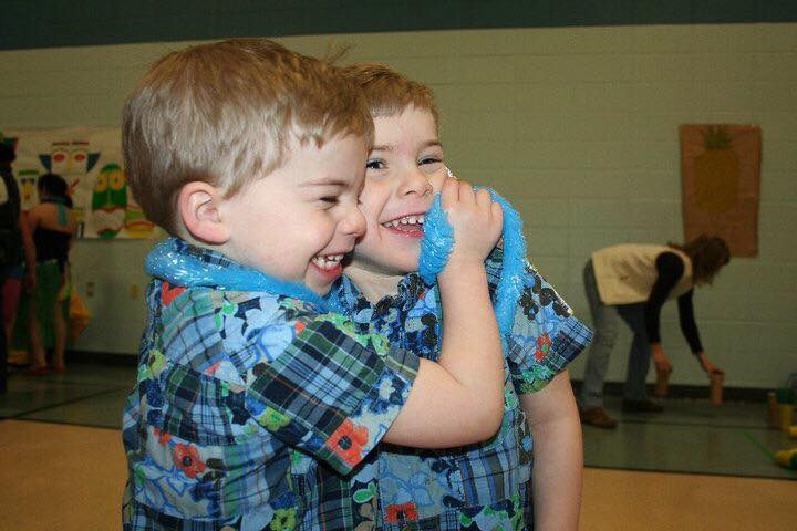 близнак boys smiling