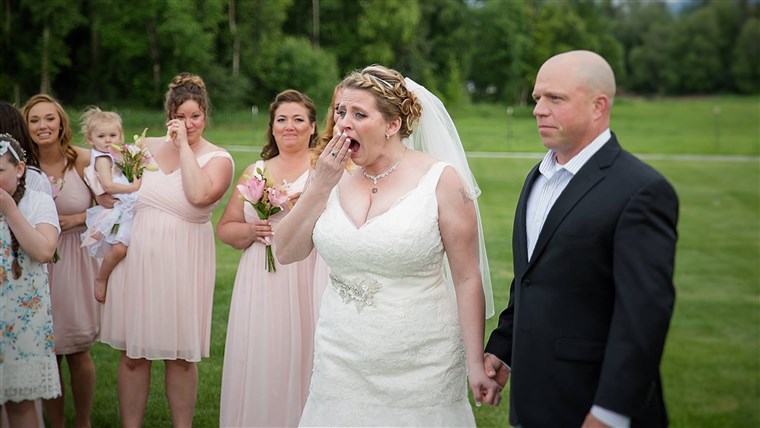 بيكي Turney reacts to hearing the young man who received her late son's heart is at her wedding.