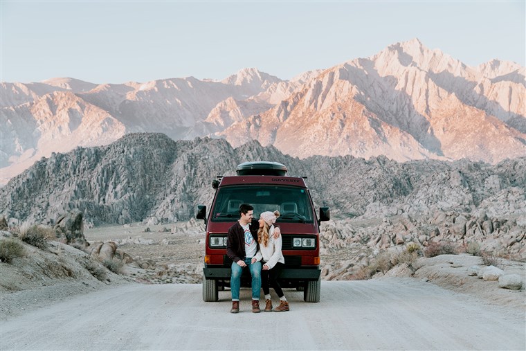 زوجان travels to all 59 national parks in a van