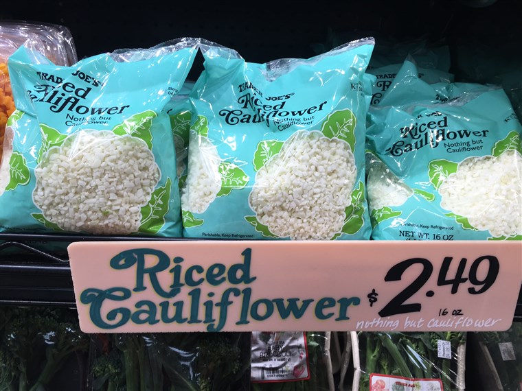 新鲜 cauliflower rice at Trader Joe's