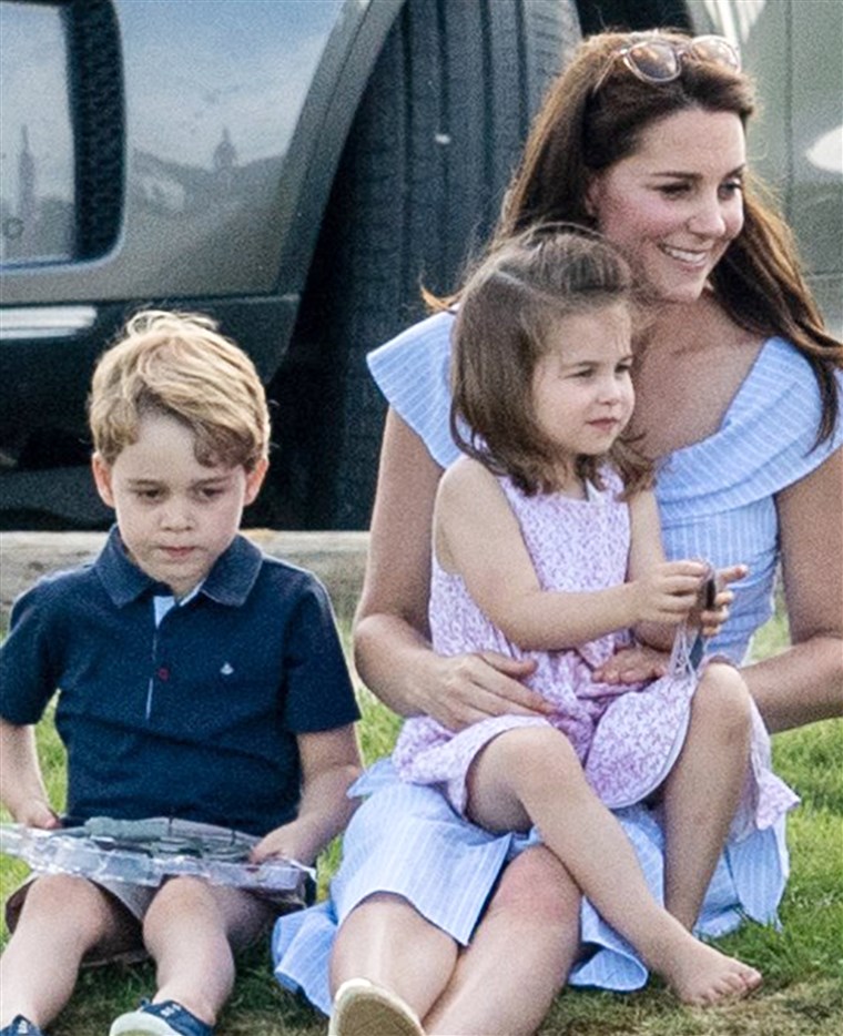 前任的 Kate Middleton with kids