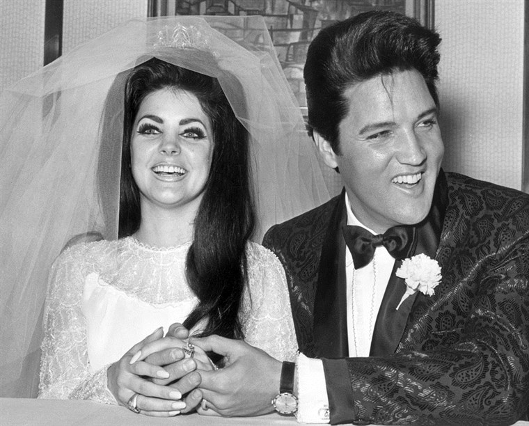 Obraz: Elvis with his bride, Priscilla Beaulieu Presley, on their wedding day.