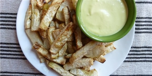 烘烤的 Celery Root Fries with Garlic Aioli
