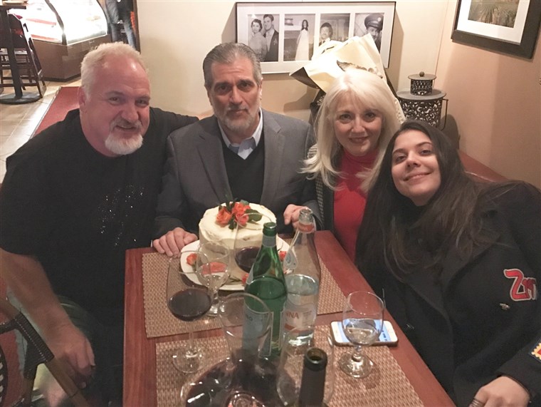 艺术 Smith with the Germanottas (aka the Gagas): Lady Gaga's dad Joe, mom Cynthia and sister Natali.