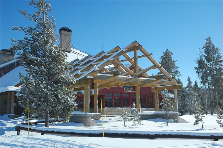 يلوستون Snow Lodge