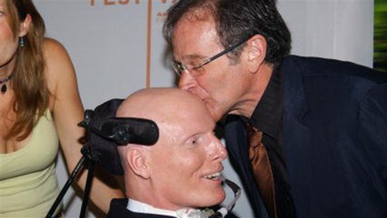 червеношийка Williams helped lift the spirits of old friend Christopher Reeve after Reeve's 1995 accident that left him with quadriplegia. 