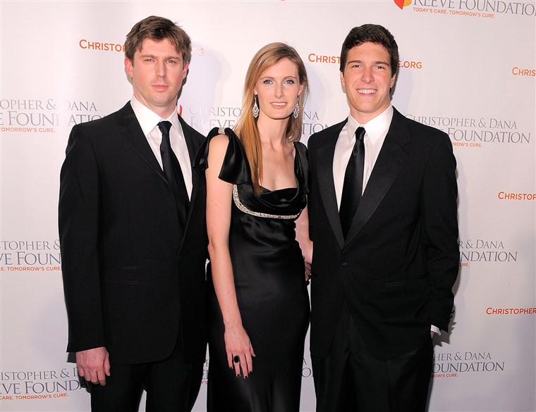 NEU YORK - NOVEMBER 17: (L-R) Matthew Reeve, Alexandra Reeve Givens and Will Reeve attend the Christopher & Dana Reeve Foundation's A Magical Evening...