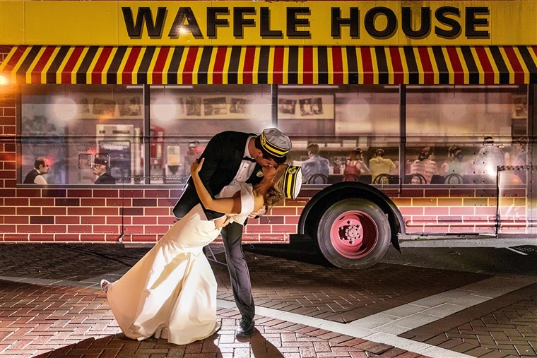 كعكة بالفواكه House, Wedding, Waffle House Wedding