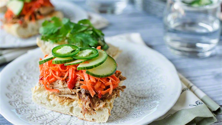 慢炖锅 bánh mì (Vietnamese sandwiches)