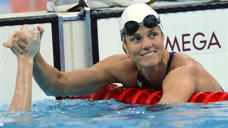 我们 swimmer Dara Torres competes at the Olympics