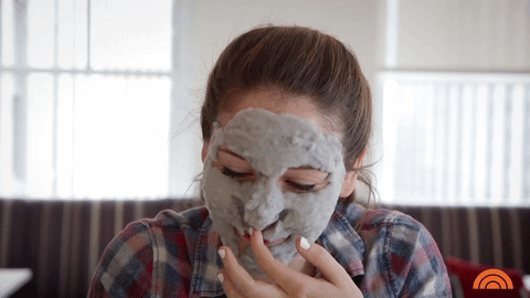 Rebekka Lowin tries the Elizavecca Milky Piggy Carbonated Clay Bubble Mask.